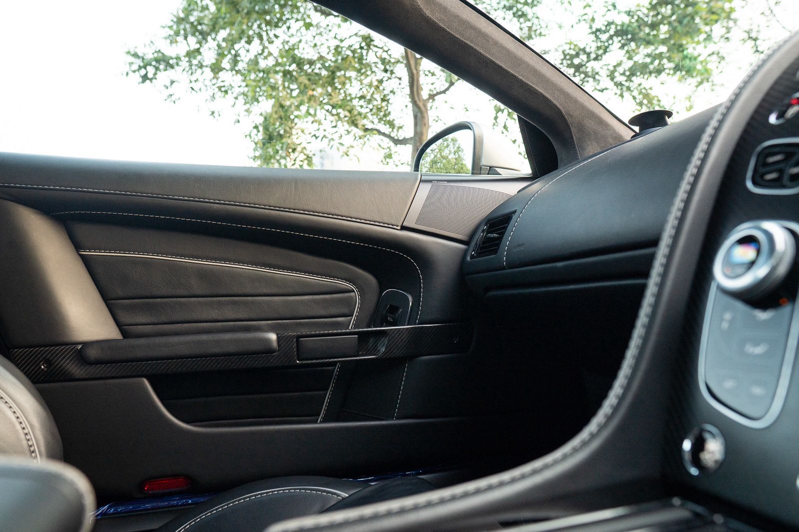 2016 Aston Martin DB9 GT 2016 Aston Martin DB9 GT