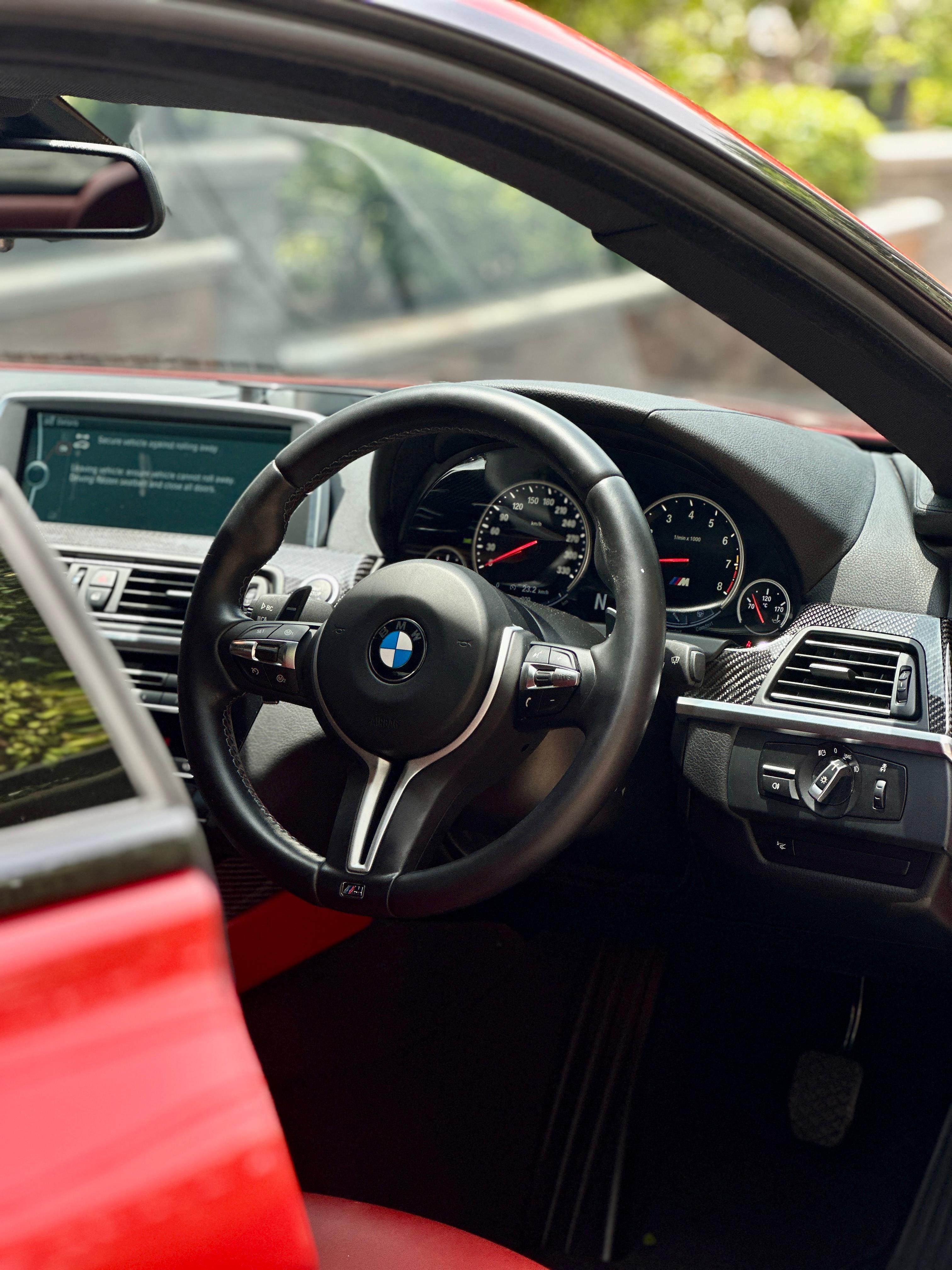 2013 BMW M6 Coupe 4.4 L 2013 BMW M6 Coupe 4.4 L