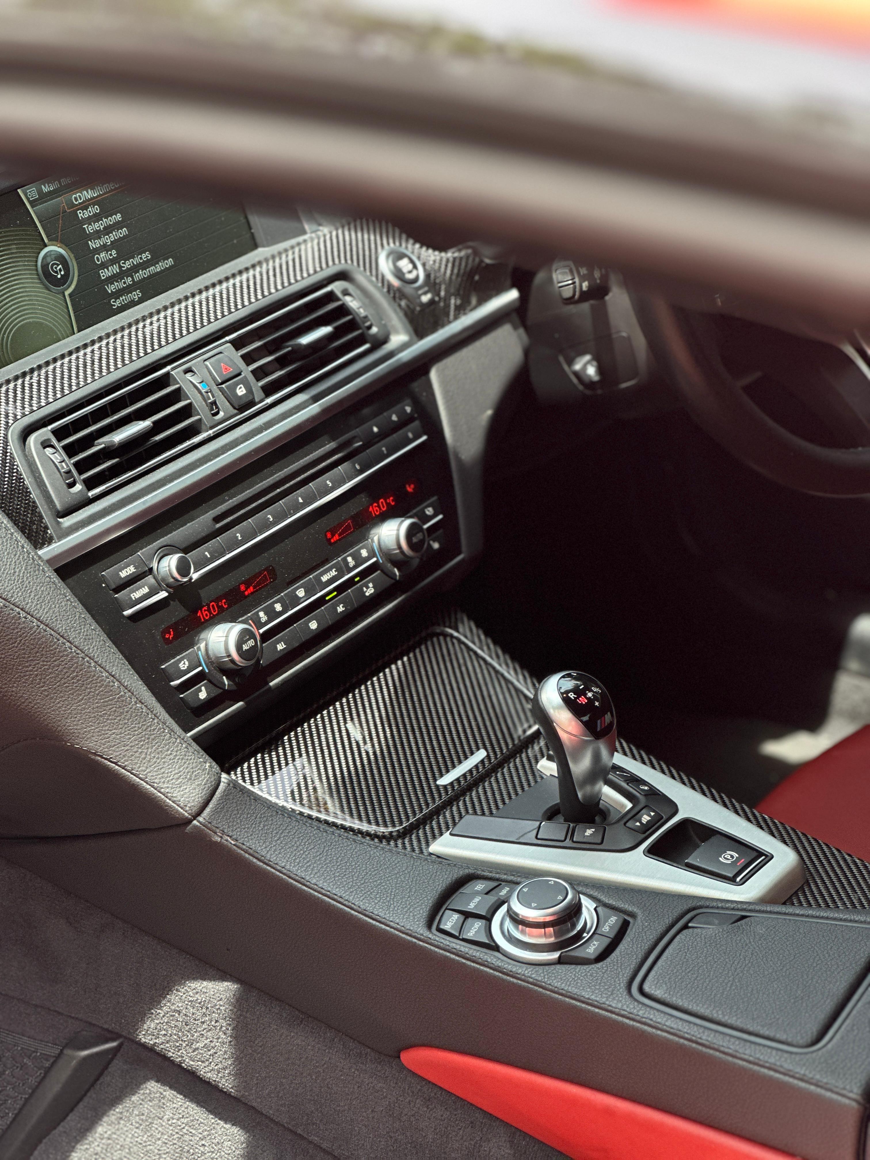 2013 BMW M6 Coupe 4.4 L 2013 BMW M6 Coupe 4.4 L