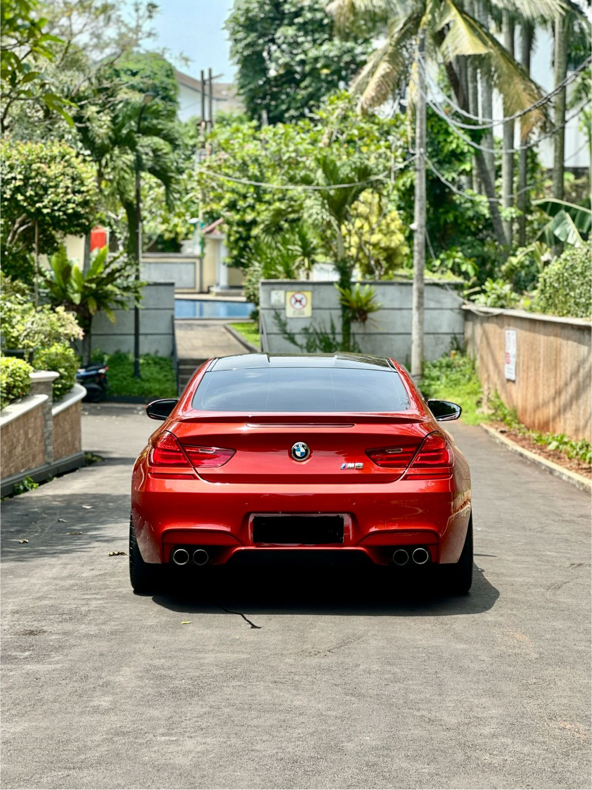 2013 BMW M6 Coupe 4.4 L 2013 BMW M6 Coupe 4.4 L