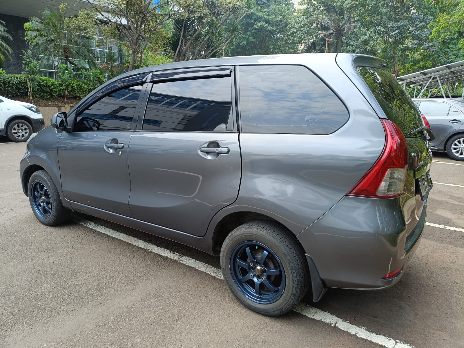 2012 Daihatsu Xenia 2012 Daihatsu Xenia