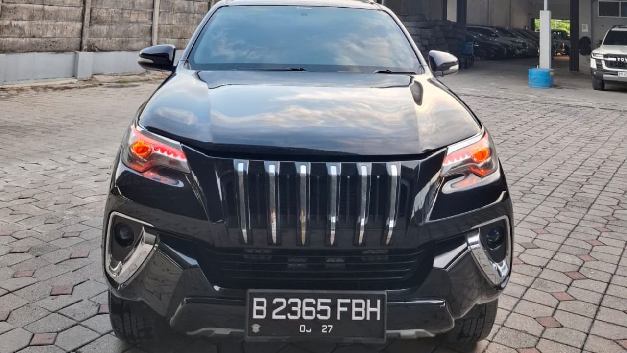 2017 Toyota Fortuner 2.4 VRZ AT 4x4 Bekas 2017 Toyota Fortuner 2.4 VRZ AT 4x4 Bekas