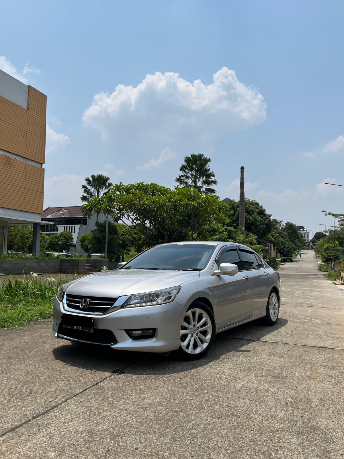 Second Hand 2015 Honda Accord  2.4L VTi-L Second Hand 2015 Honda Accord  2.4L VTi-L