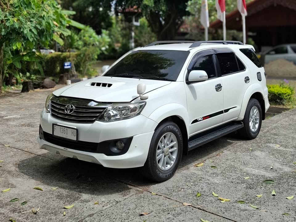 2012 Toyota Fortuner  2.5L G VNT TRD Diesel AT 2012 Toyota Fortuner  2.5L G VNT TRD Diesel AT