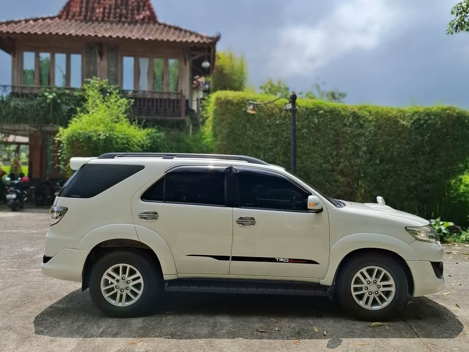 2012 Toyota Fortuner  2.5L G VNT TRD Diesel AT 2012 Toyota Fortuner  2.5L G VNT TRD Diesel AT