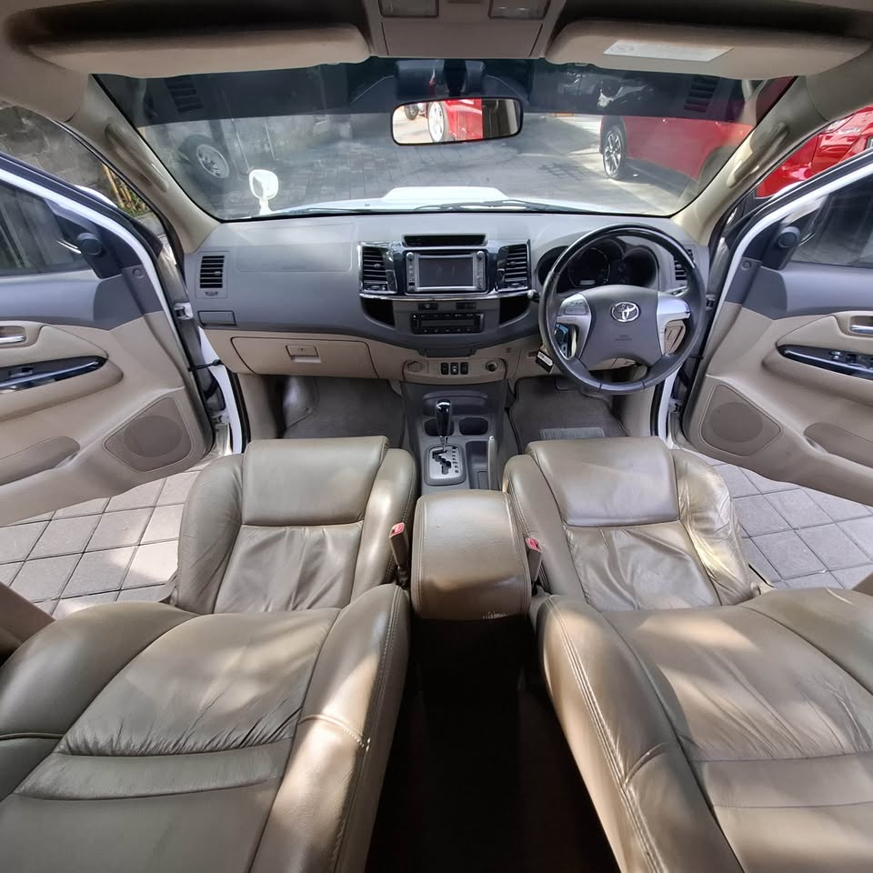 2012 Toyota Fortuner  2.5L G VNT TRD Diesel AT 2012 Toyota Fortuner  2.5L G VNT TRD Diesel AT