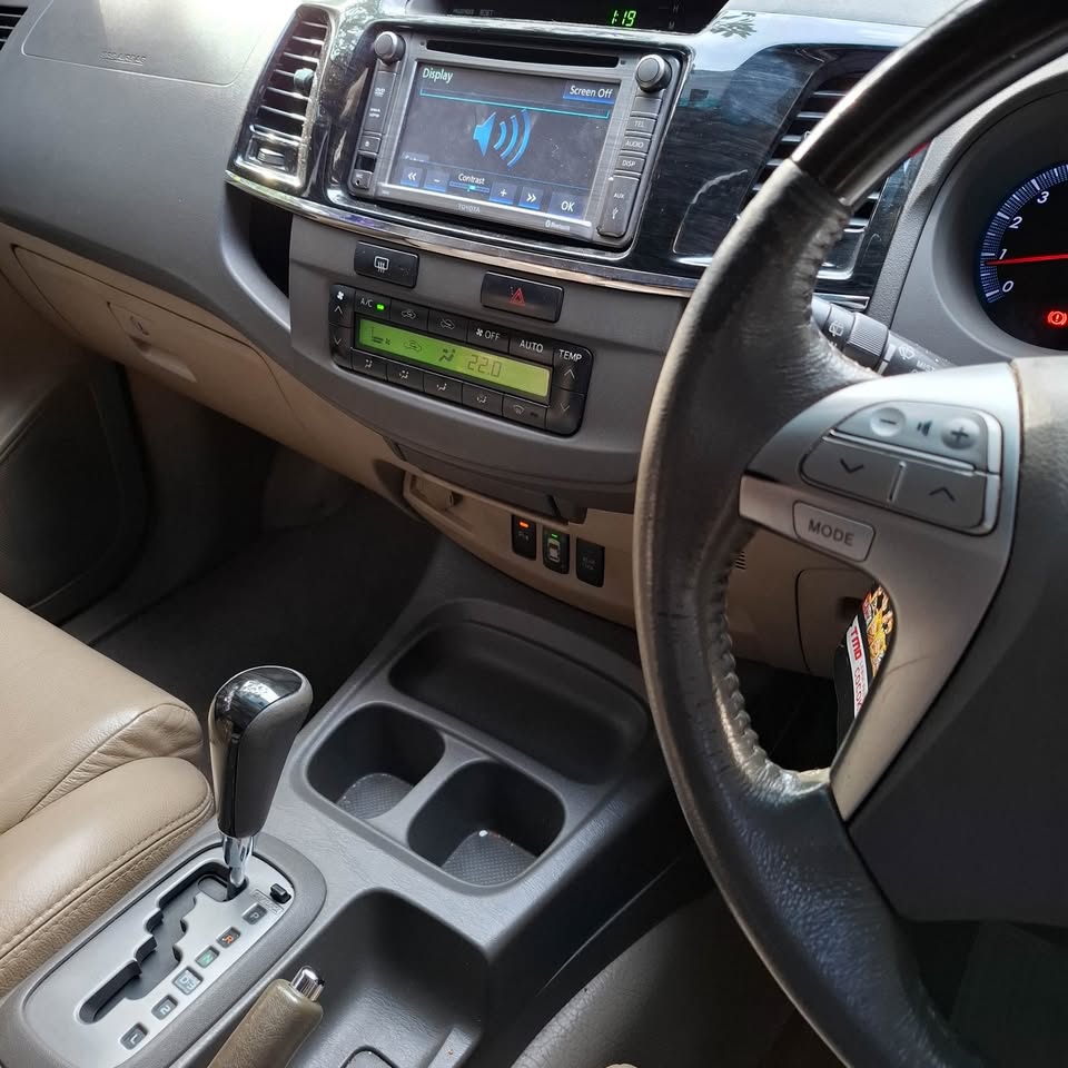 2012 Toyota Fortuner  2.5L G VNT TRD Diesel AT 2012 Toyota Fortuner  2.5L G VNT TRD Diesel AT