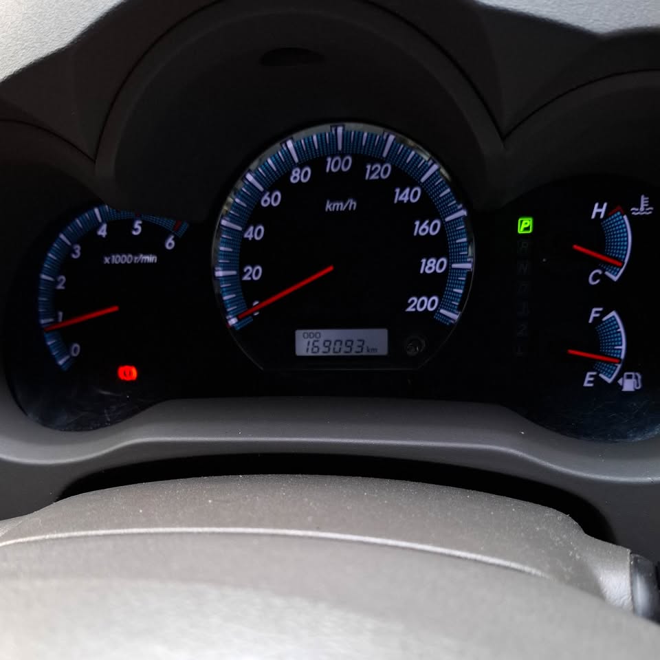 2012 Toyota Fortuner  2.5L G VNT TRD Diesel AT 2012 Toyota Fortuner  2.5L G VNT TRD Diesel AT