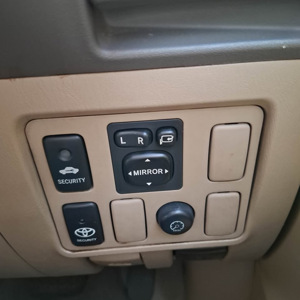 2012 Toyota Fortuner  2.5L G VNT TRD Diesel AT 2012 Toyota Fortuner  2.5L G VNT TRD Diesel AT