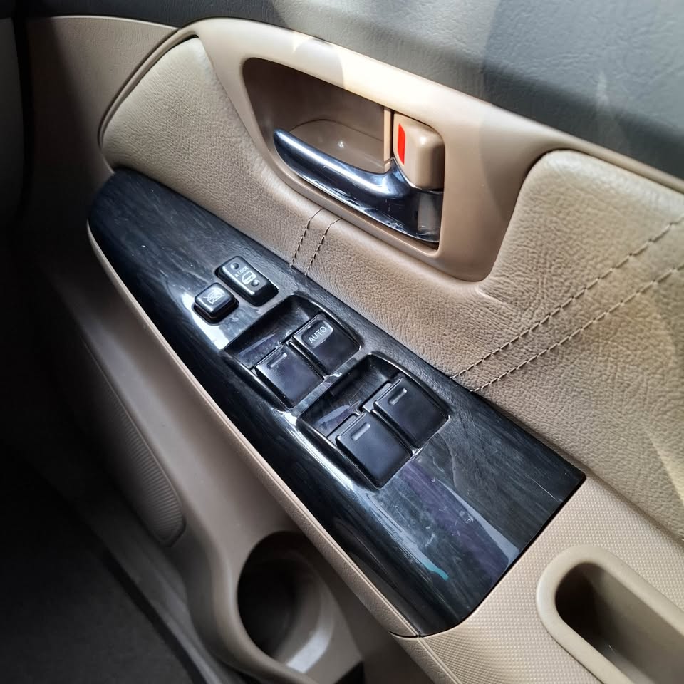 2012 Toyota Fortuner  2.5L G VNT TRD Diesel AT 2012 Toyota Fortuner  2.5L G VNT TRD Diesel AT