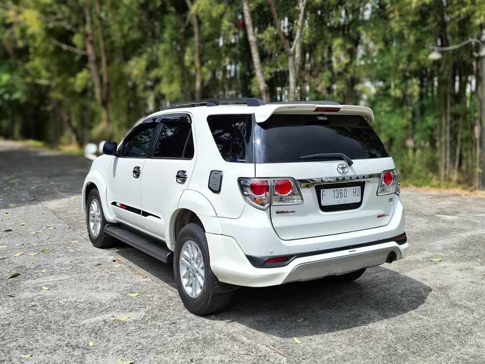 2012 Toyota Fortuner  2.5L G VNT TRD Diesel AT 2012 Toyota Fortuner  2.5L G VNT TRD Diesel AT