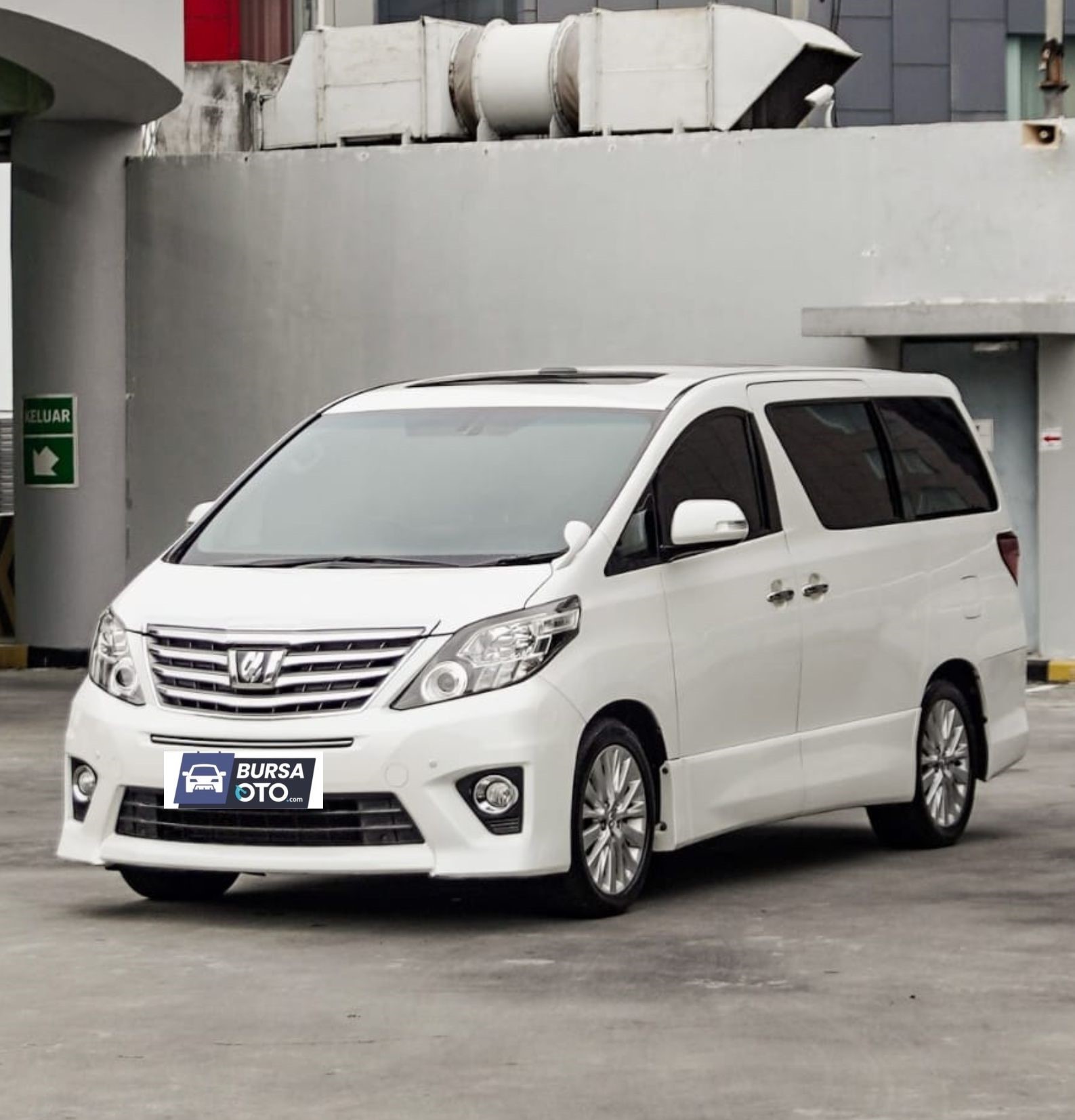 Second Hand 2014 Toyota Alphard Second Hand 2014 Toyota Alphard