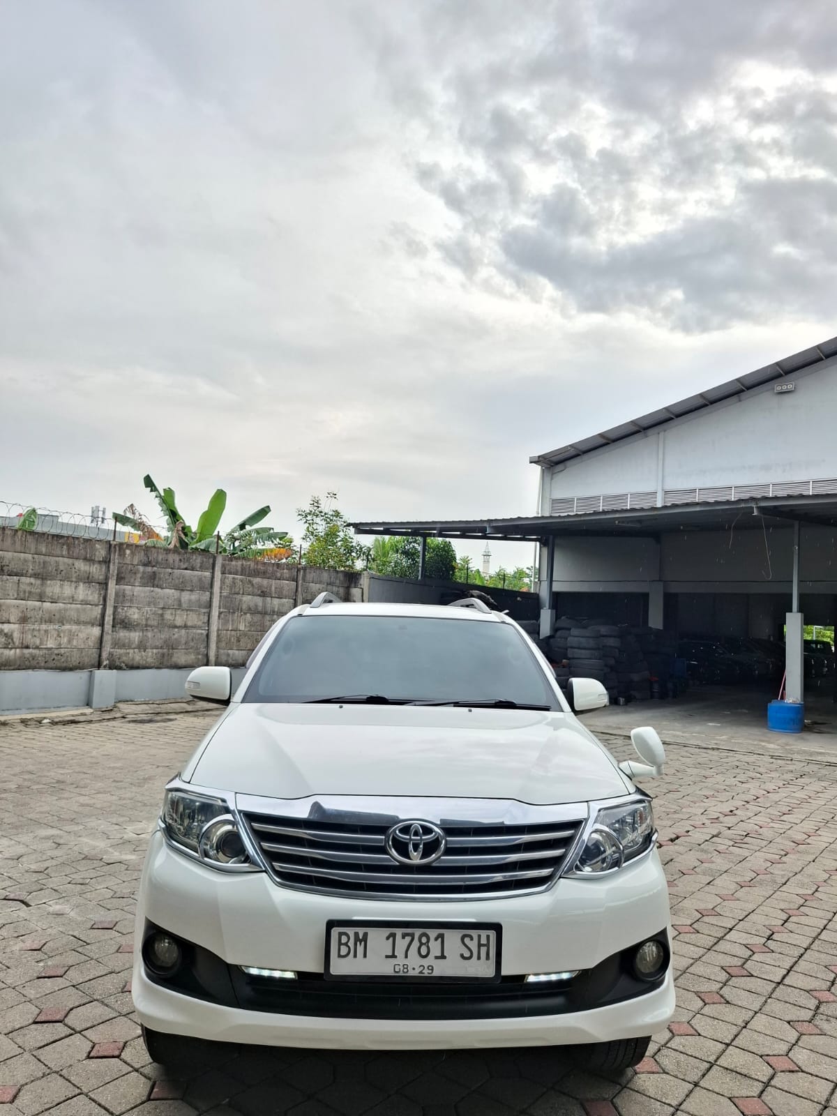Second Hand 2014 Toyota Fortuner V 4x4 2.7L AT Second Hand 2014 Toyota Fortuner V 4x4 2.7L AT