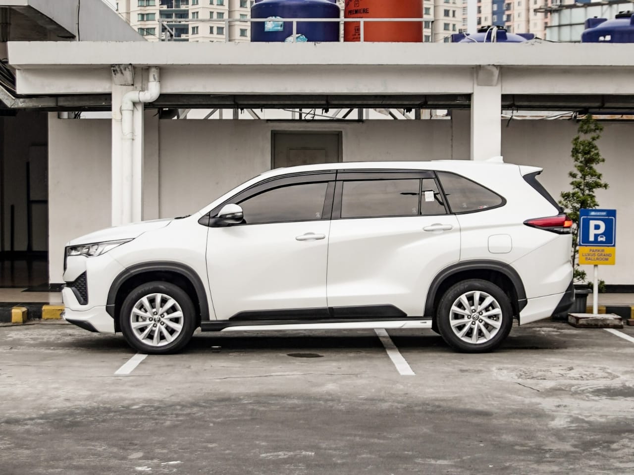 2024 Toyota Kijang Innova Zenix Hybrid EV 2024 Toyota Kijang Innova Zenix Hybrid EV