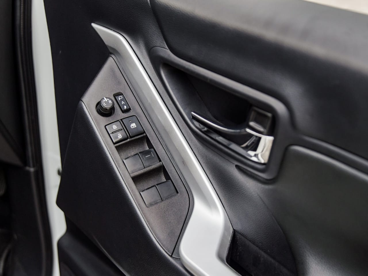 2024 Toyota Kijang Innova Zenix Hybrid EV 2024 Toyota Kijang Innova Zenix Hybrid EV