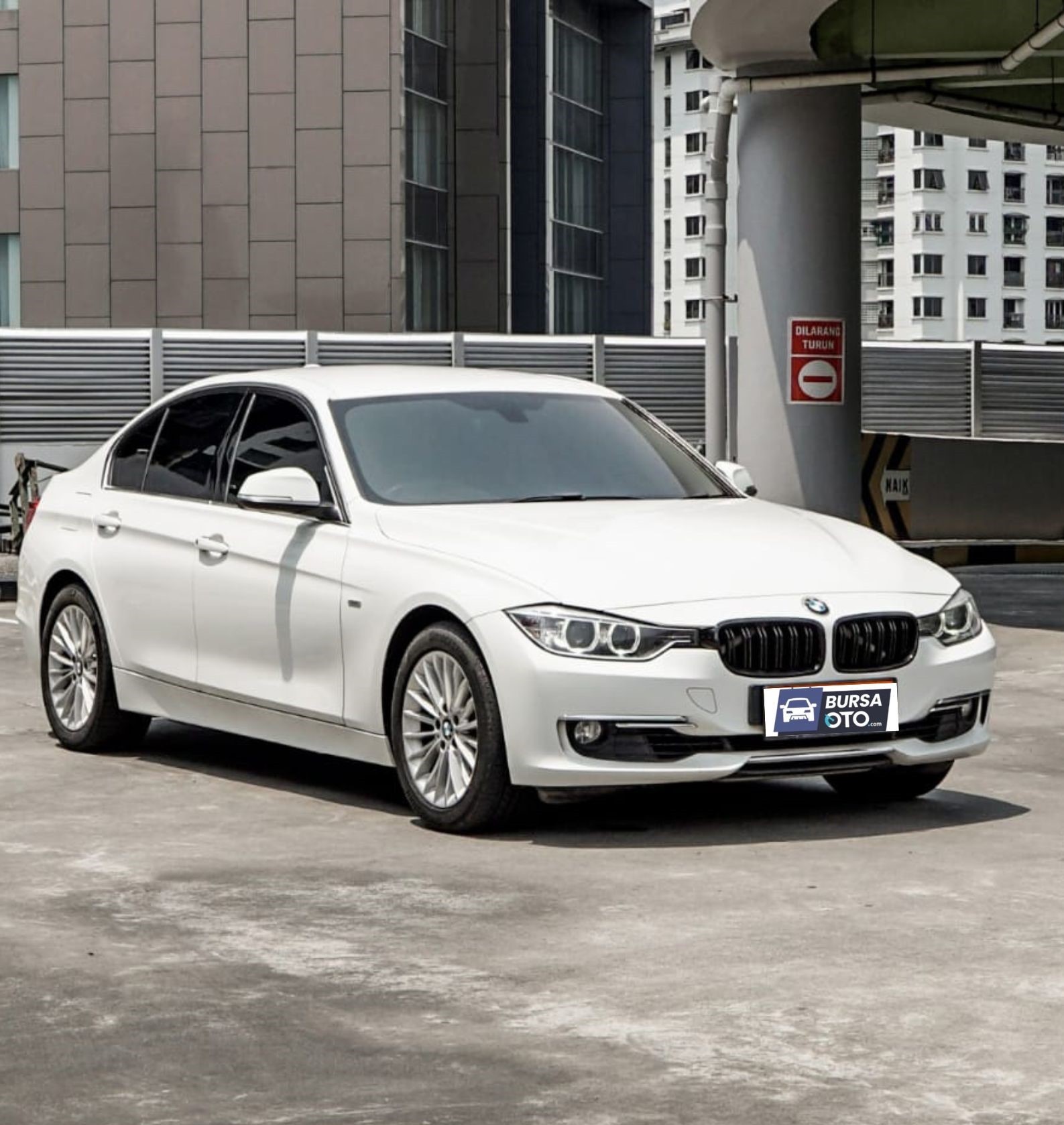 2014 BMW 3 Series Sedan Bekas 2014 BMW 3 Series Sedan Bekas