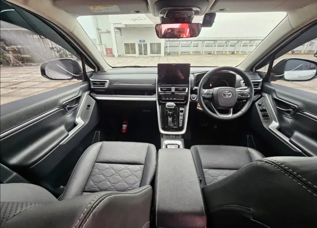 2023 Toyota Kijang Innova Zenix Hybrid EV 2023 Toyota Kijang Innova Zenix Hybrid EV