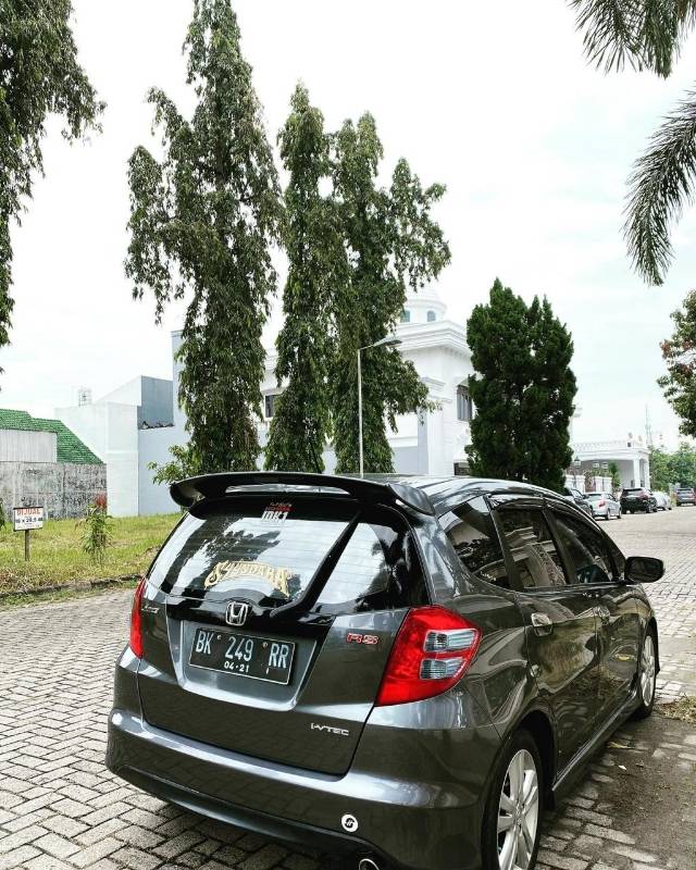 2011 Honda Jazz  1.5L RS MT 1.5L RS MT tua