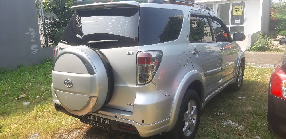 Dijual 2011 Toyota Rush  S AT S AT Bekas