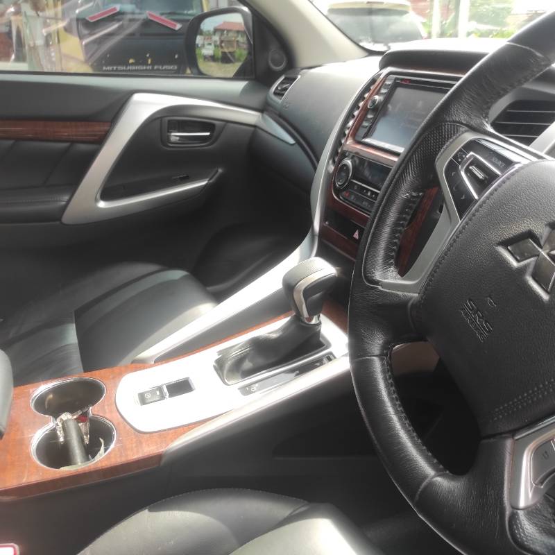 2016 Mitsubishi Pajero Sport  Dakar 4x2 AT Dakar 4x2 AT tua