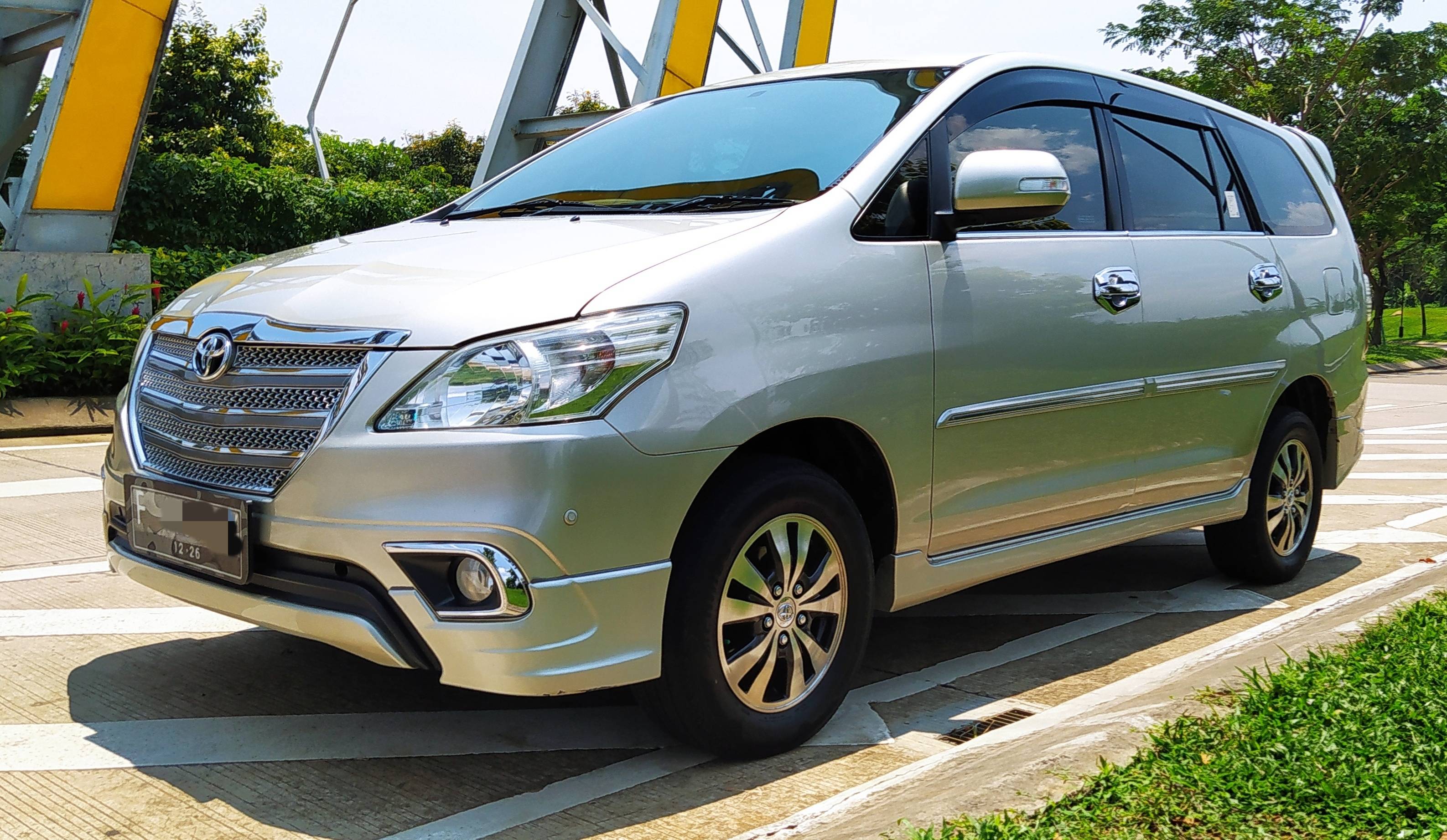 2013 Toyota Kijang Innova V Luxury A/T Gasoline V Luxury A/T Gasoline bekas