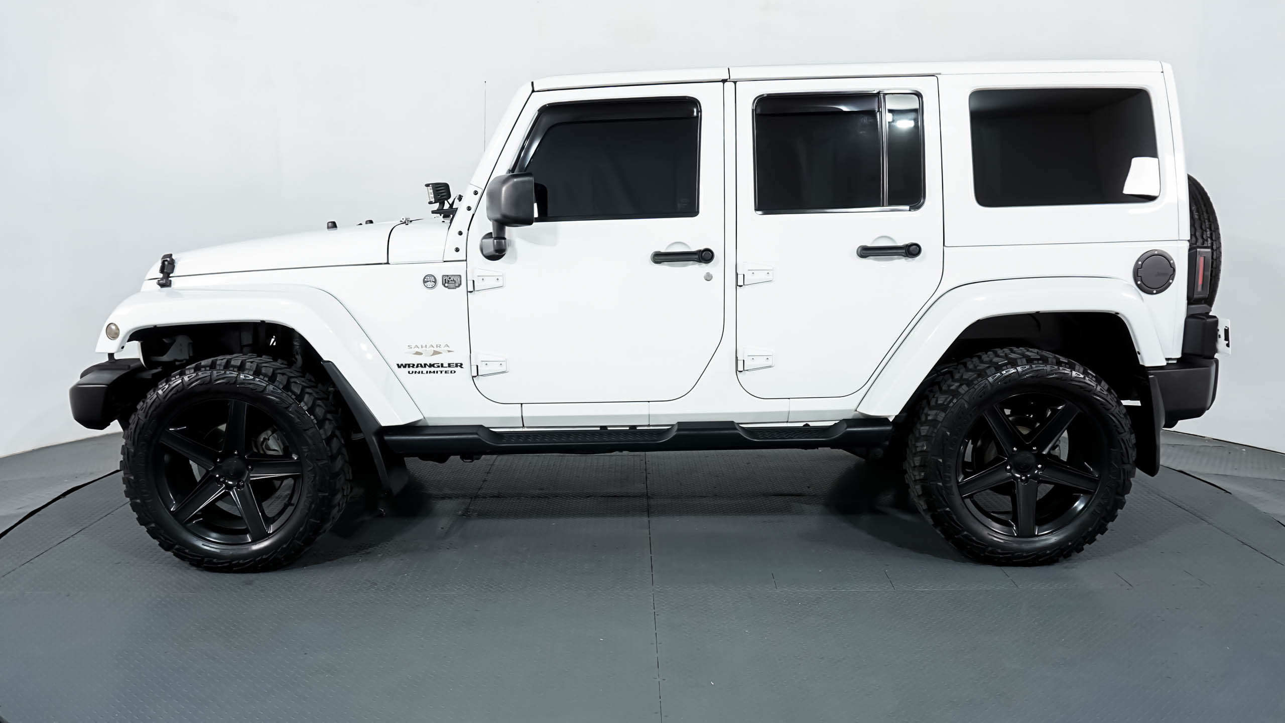 Old 2014 Jeep Wrangler Sahara 4-Door Unlimited Sahara 4-Door Unlimited