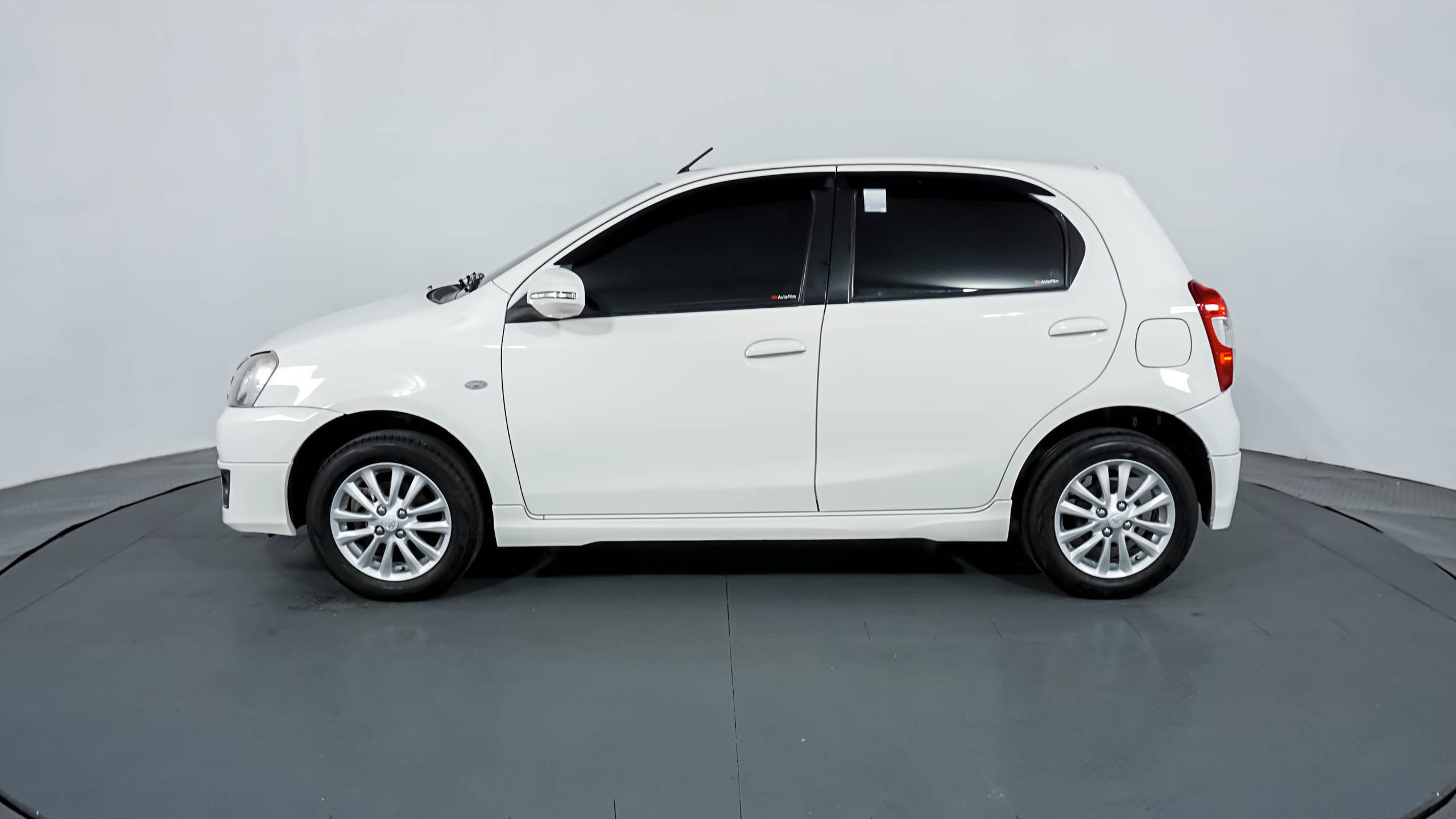 2014 Toyota Etios Valco G M/T G M/T tua