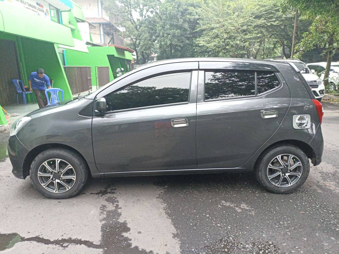Old 2015 Daihatsu Ayla 1.0L M MT 1.0L M MT