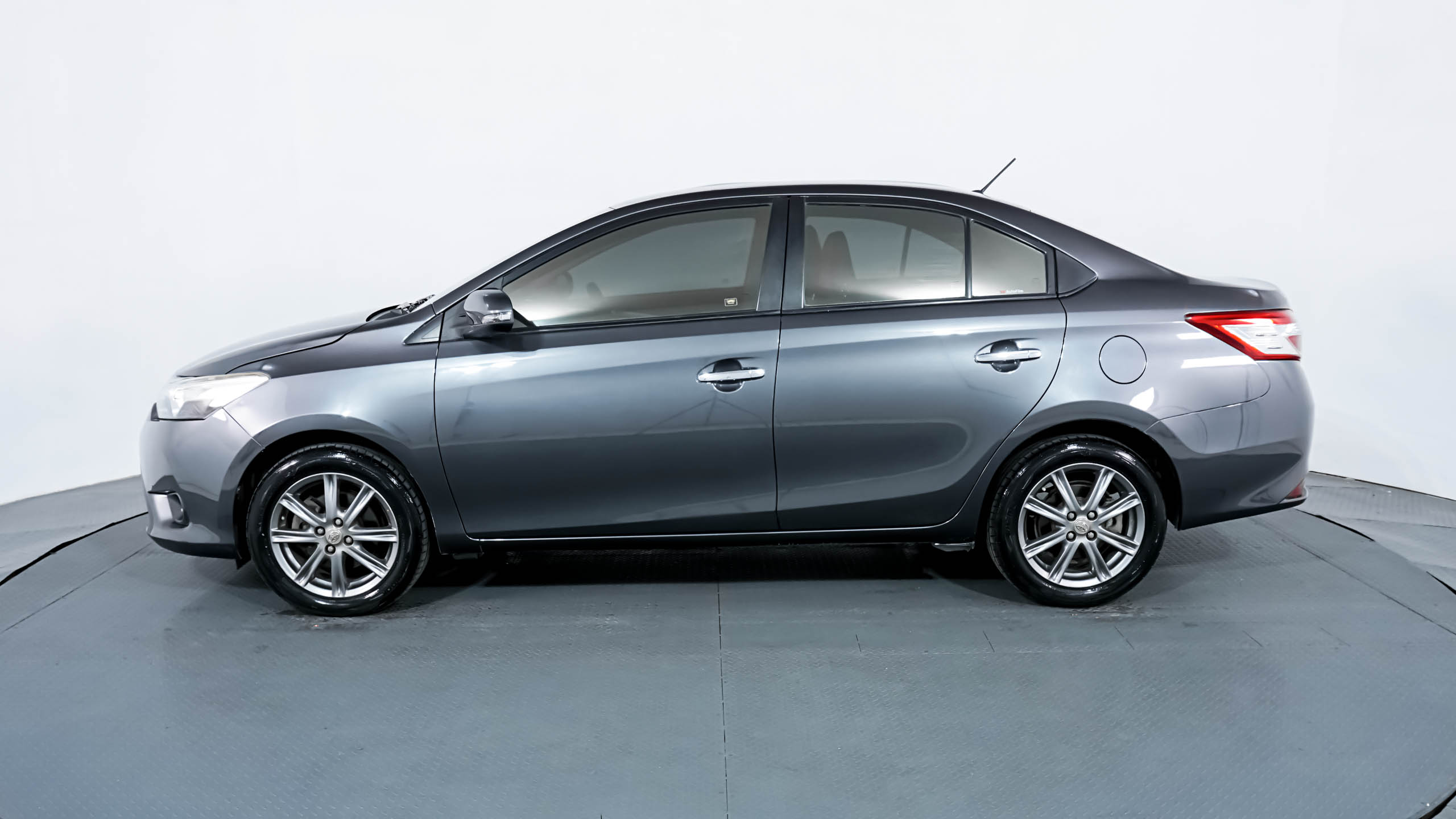 2015 Toyota Vios G M/T G M/T tua