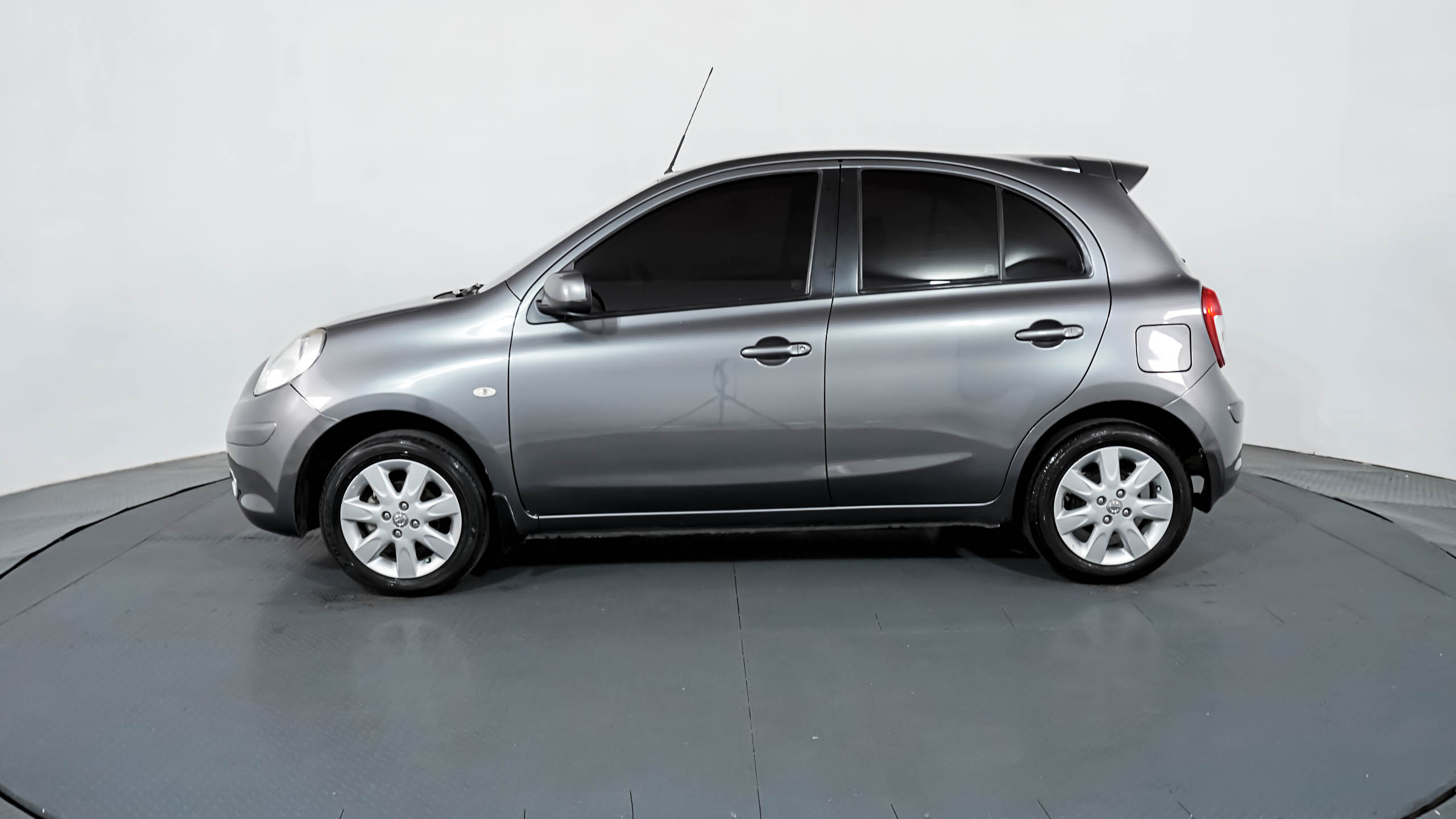2013 Nissan March 1.2L MT 1.2L MT tua
