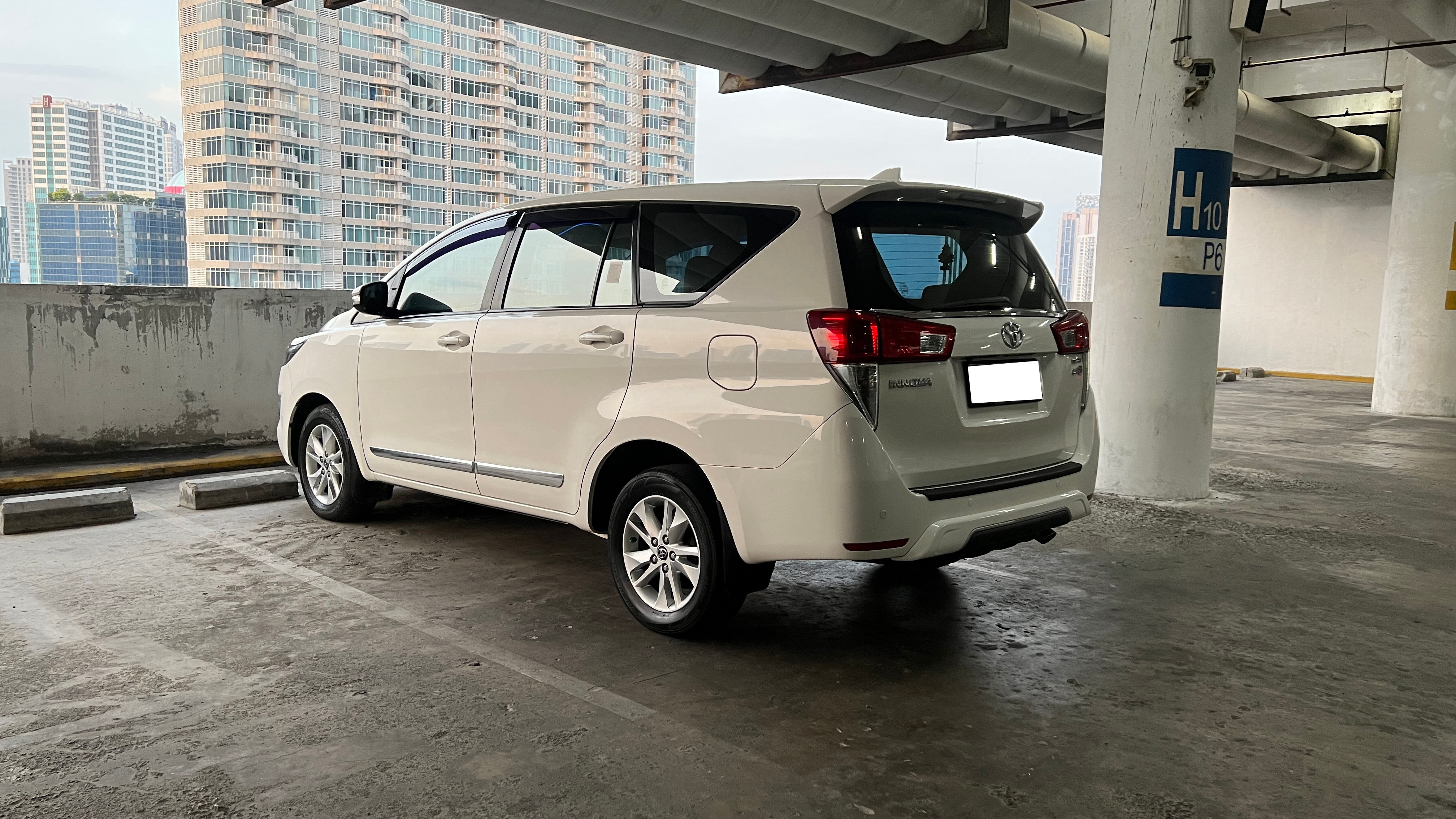 2017 Toyota Kijang Innova REBORN 2.4 V AT DIESEL REBORN 2.4 V AT DIESEL tua