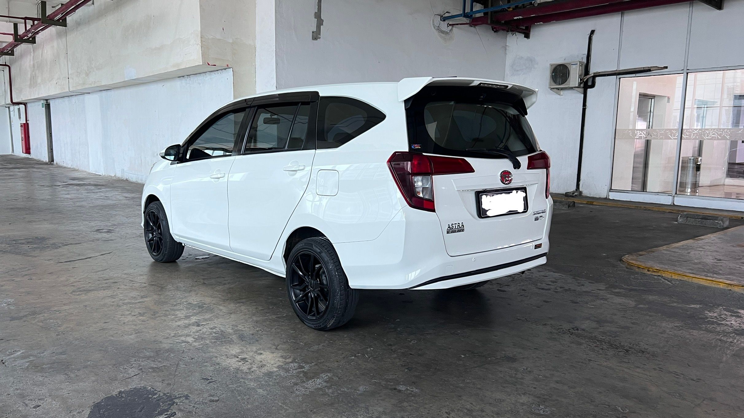 Old 2018 Daihatsu Sigra  1.2 R MT 1.2 R MT