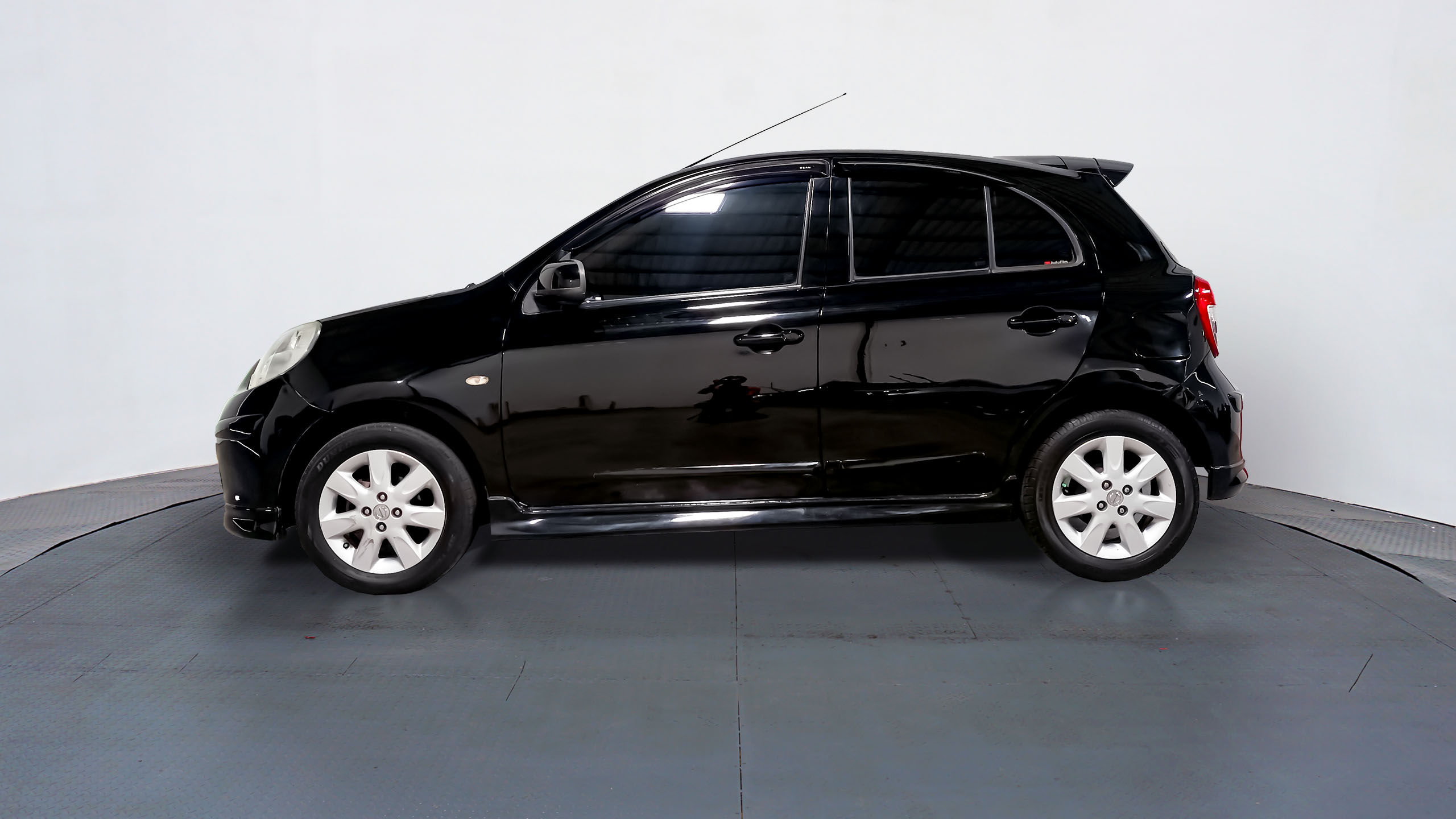 Old 2011 Nissan March 1.2L XS AT 1.2L XS AT