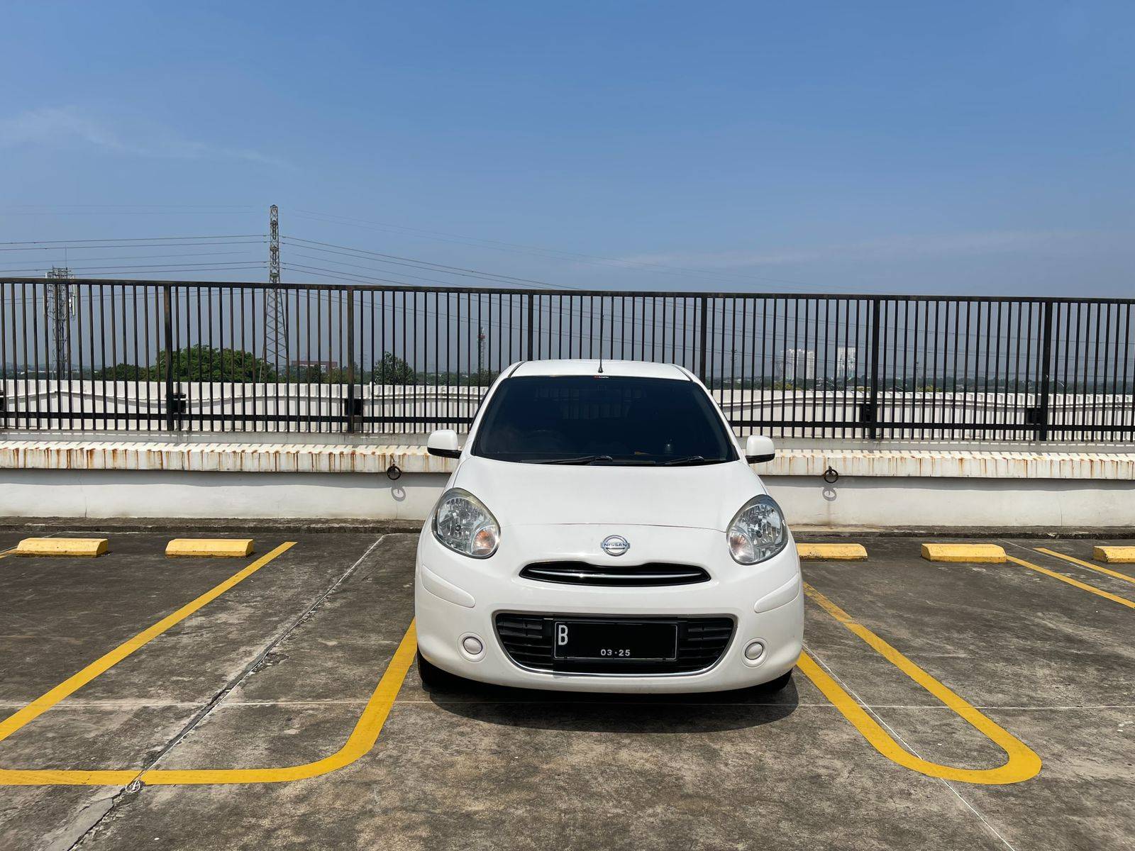 2013 Nissan March Bekas 2013 Nissan March Bekas