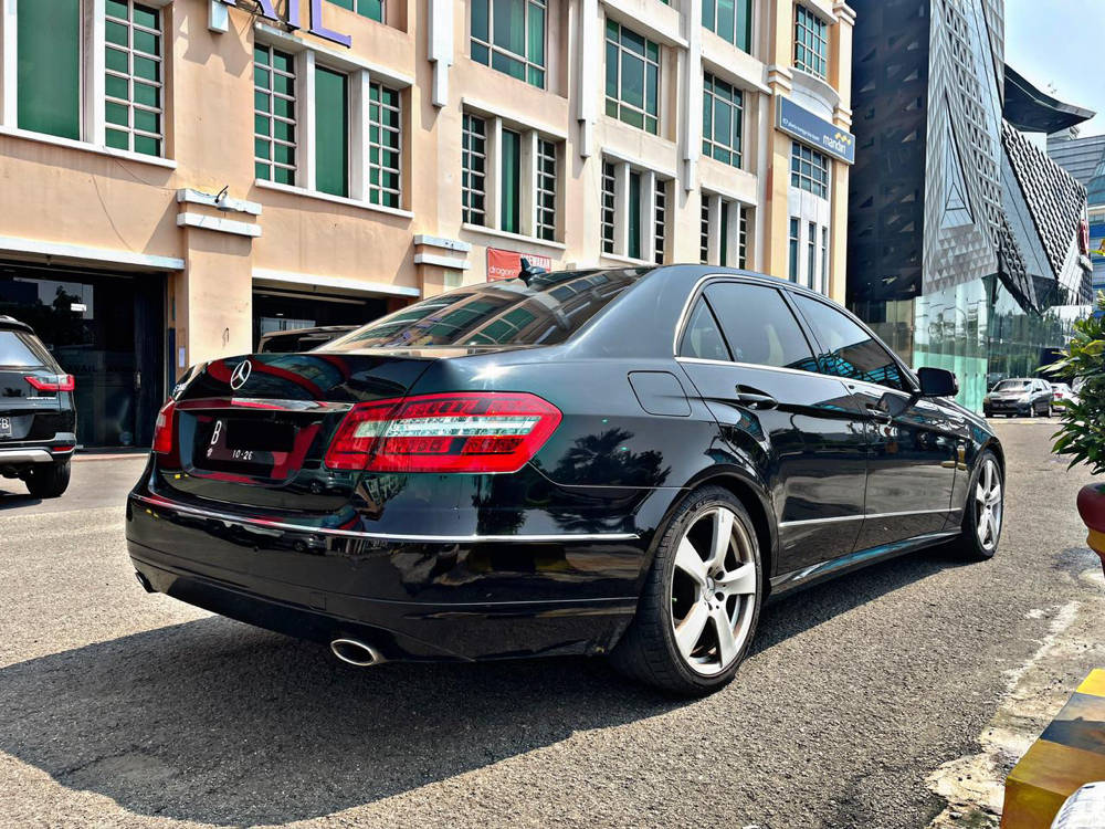 Dijual 2011 Mercedes Benz E-Class  E 300 Elegance E 300 Elegance Bekas