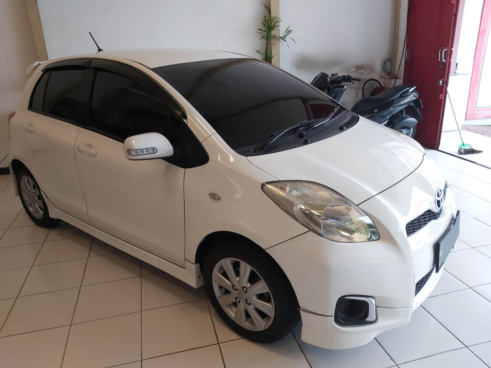 2012 Toyota Yaris 2012 Toyota Yaris