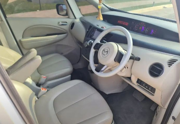 2013 Mazda Biante 2013 Mazda Biante