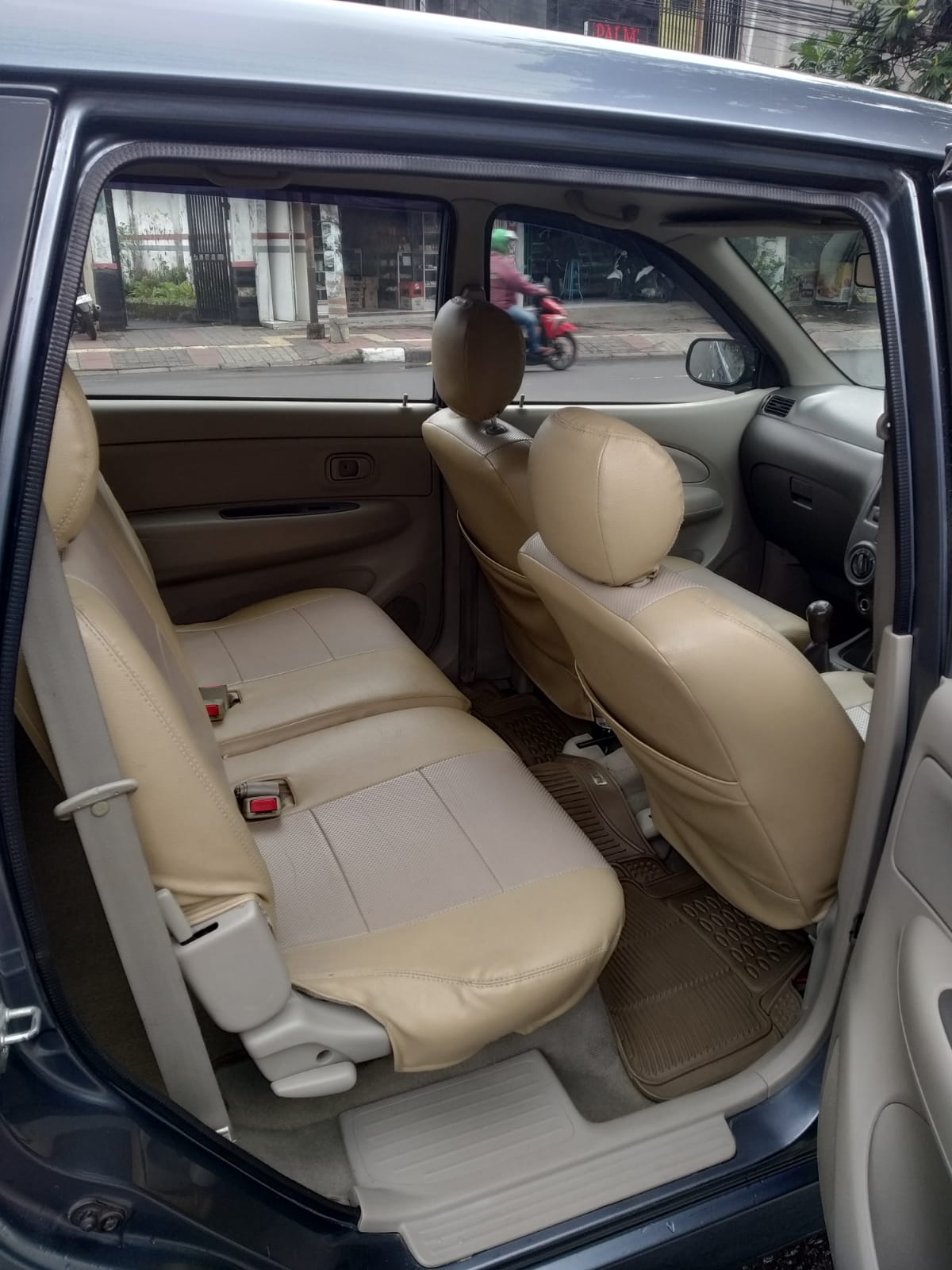 2010 Daihatsu Xenia 2010 Daihatsu Xenia