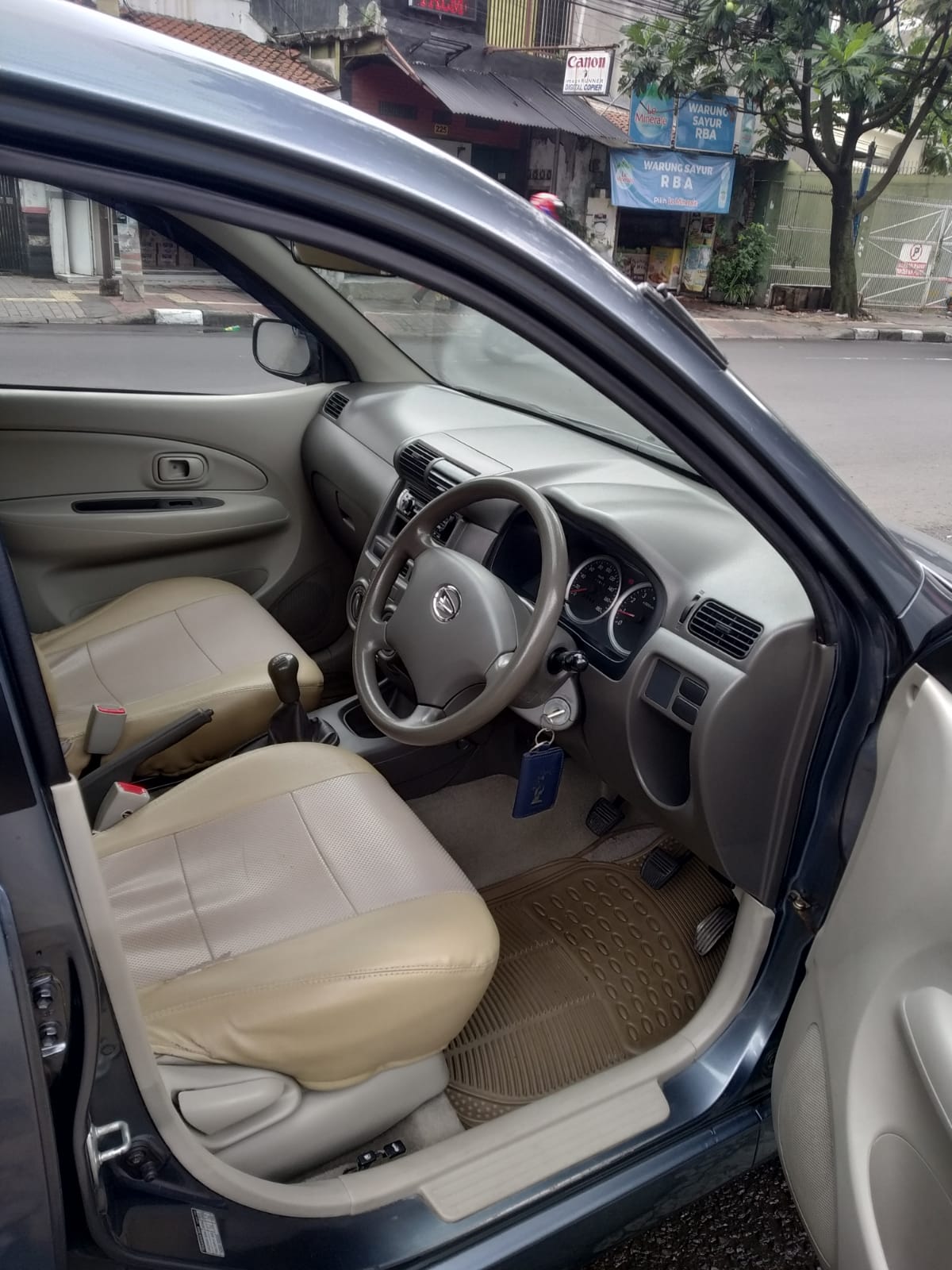 2010 Daihatsu Xenia 2010 Daihatsu Xenia