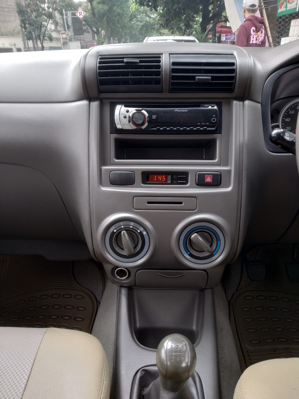 2010 Daihatsu Xenia 2010 Daihatsu Xenia