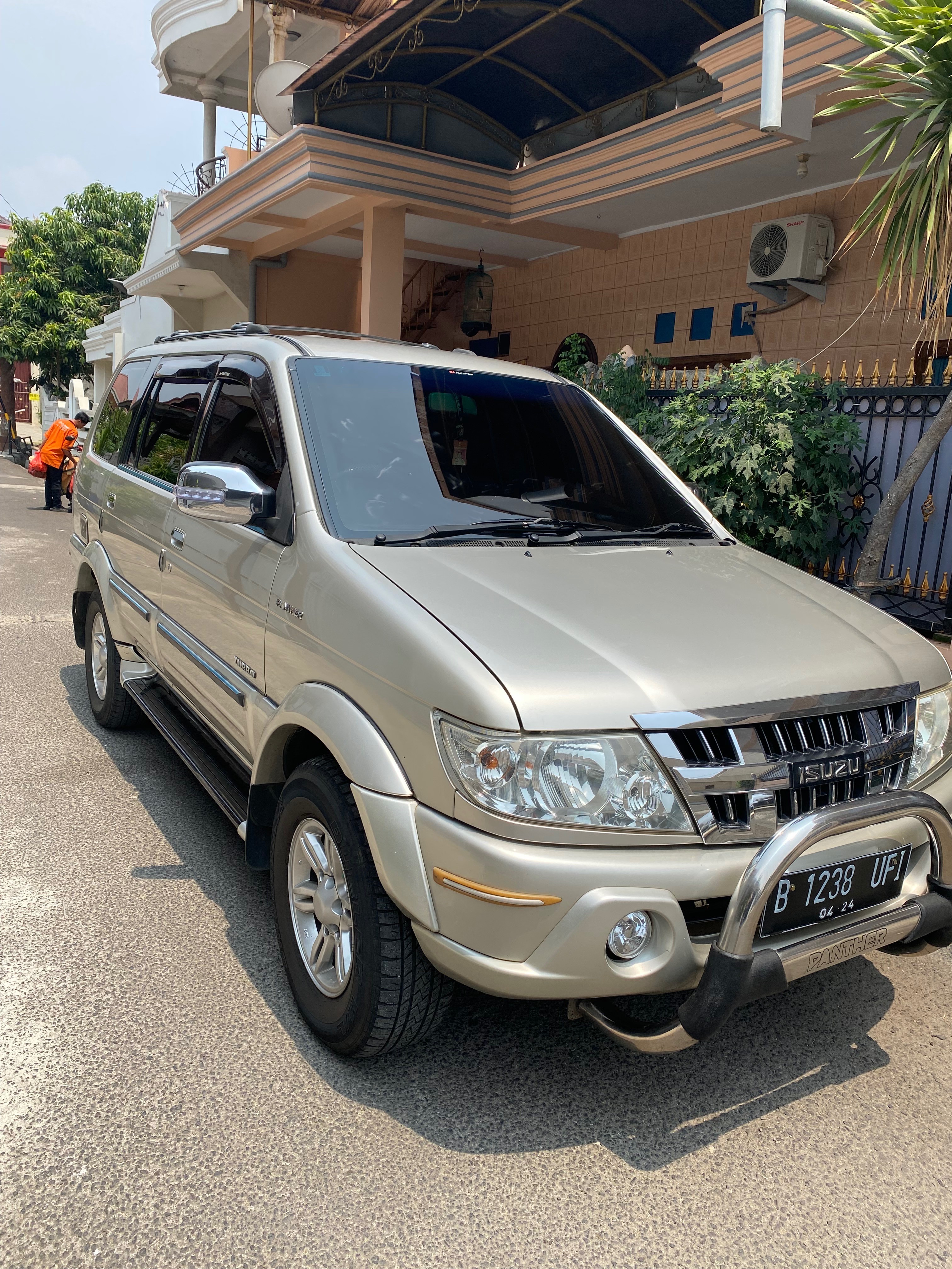 2009 Isuzu Panther Bekas 2009 Isuzu Panther Bekas