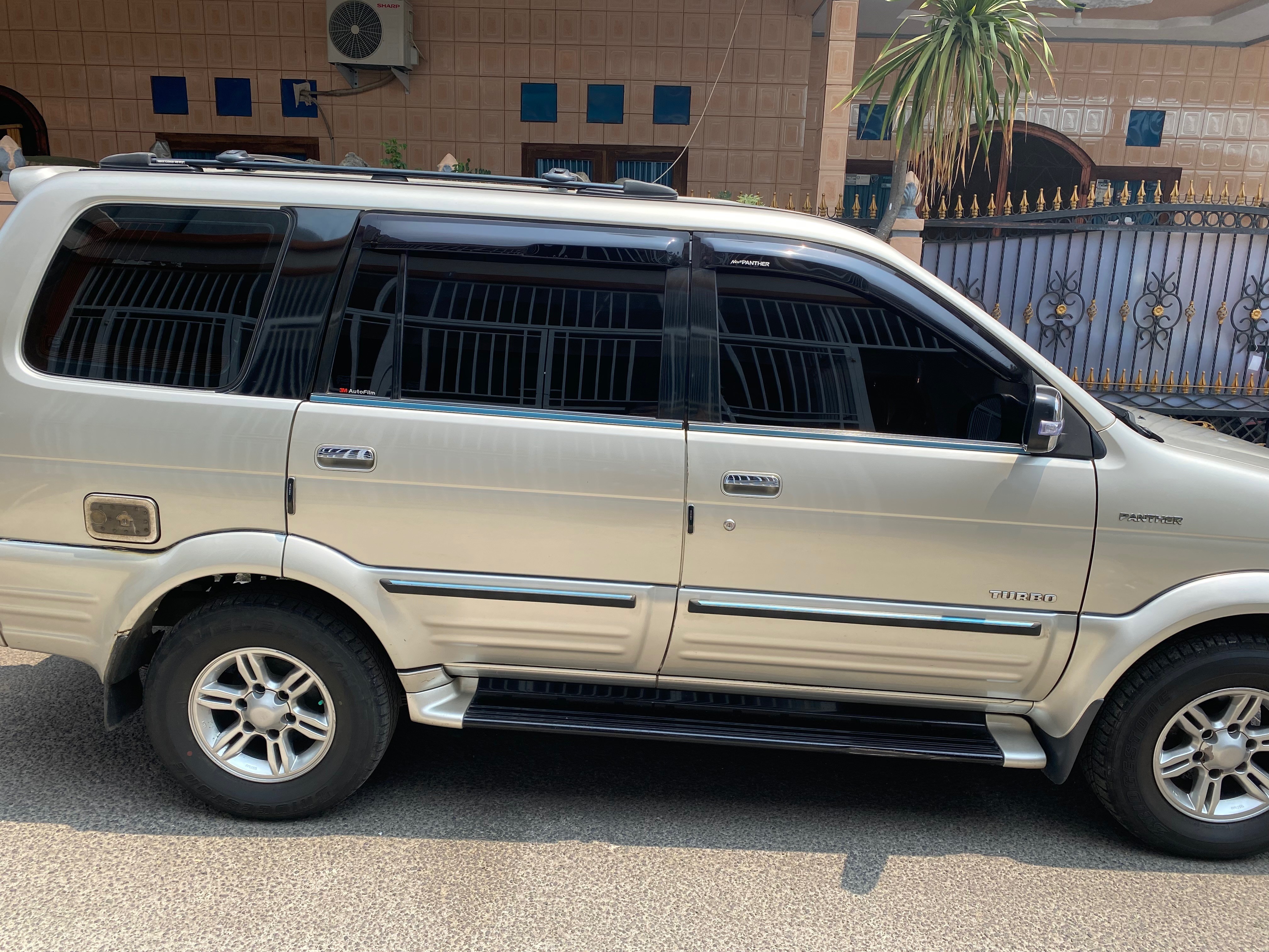 2009 Isuzu Panther 2009 Isuzu Panther