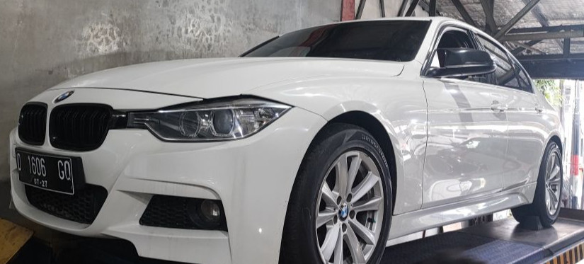 2012 BMW 3 Series Sedan  Bekas 2012 BMW 3 Series Sedan  Bekas