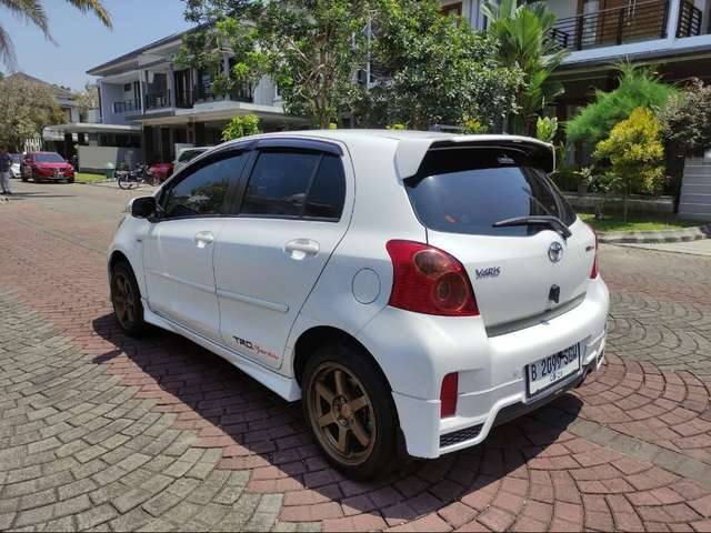 2013 Toyota Yaris 2013 Toyota Yaris