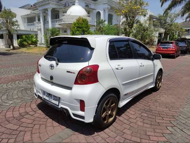 2013 Toyota Yaris 2013 Toyota Yaris