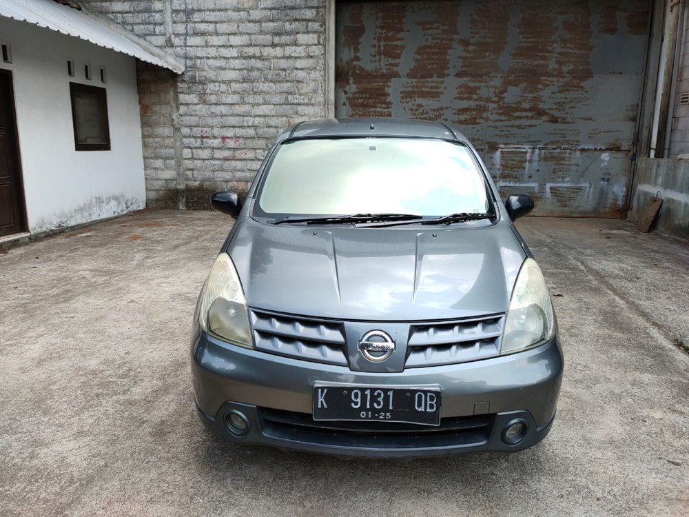 Second Hand 2010 Nissan Grand Livina Second Hand 2010 Nissan Grand Livina