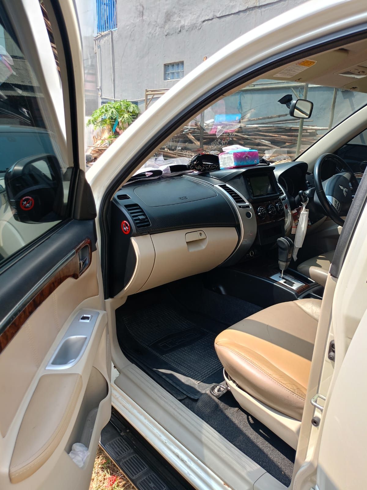 2011 Mitsubishi Pajero Sport 2011 Mitsubishi Pajero Sport