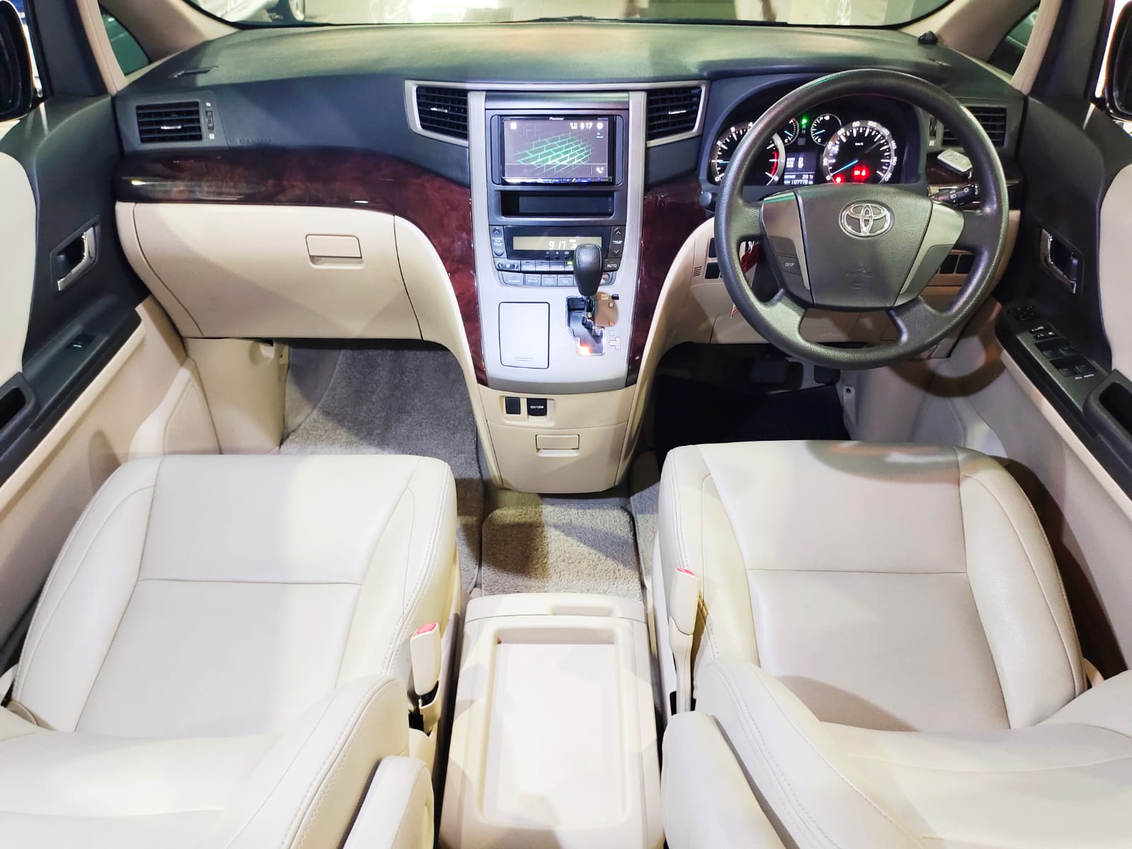 2012 Toyota Alphard 2012 Toyota Alphard