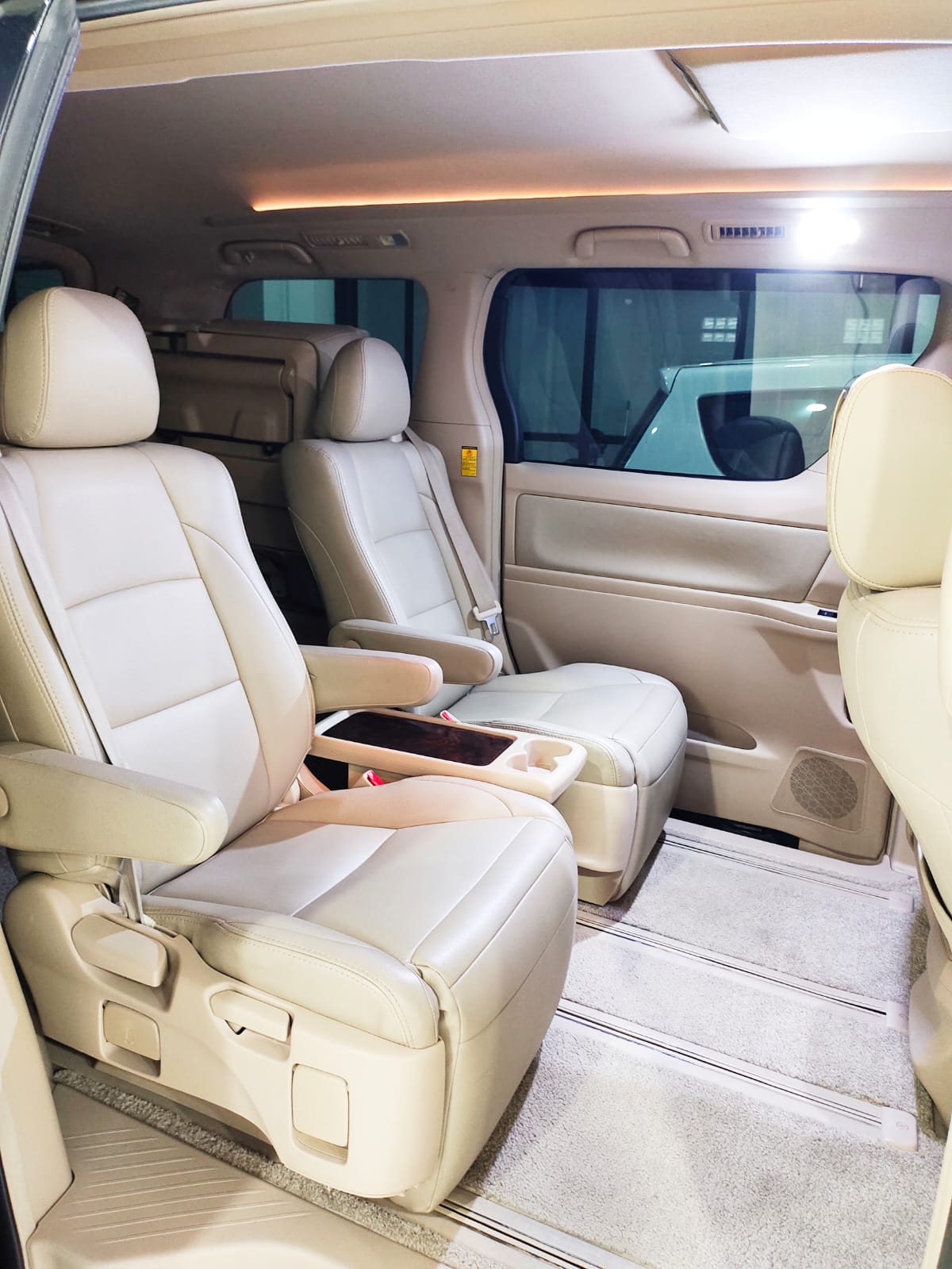 2012 Toyota Alphard 2012 Toyota Alphard