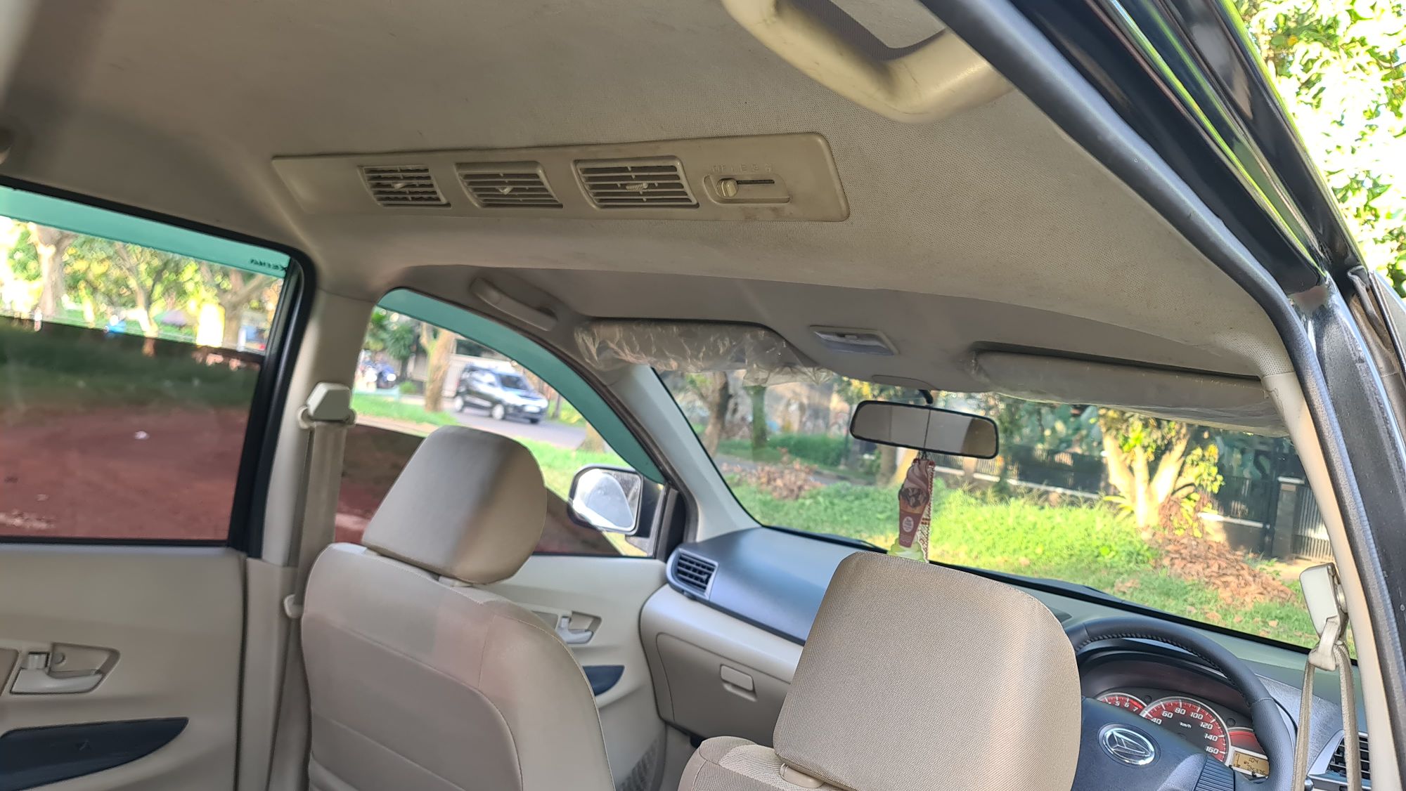 2012 Daihatsu Xenia 2012 Daihatsu Xenia